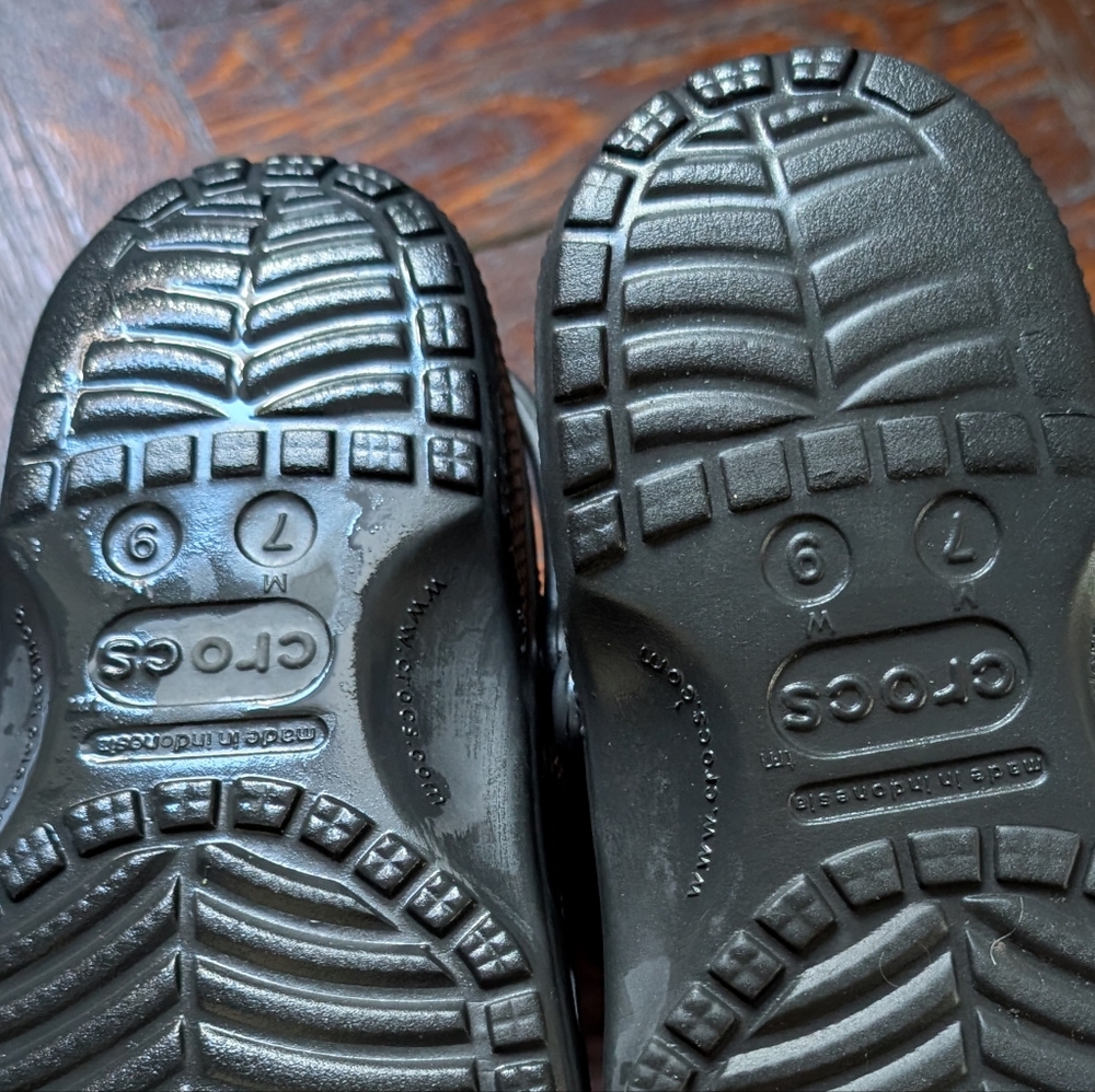 Crocs - Picture 2 of 2